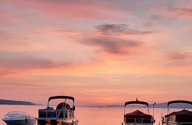 Walk To All Beulah Amenities, Including Beach, Restaurants, Shopping, & Parks.