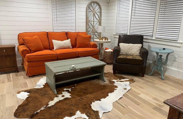 Walk to Bay Street and Historic Downtown Beaufort! Close to Parris Island MCRD!