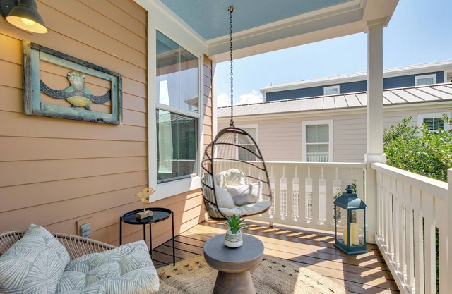 Walk to Beach: Cottage w/Yard in Pass Christian!