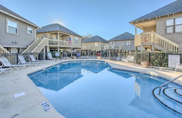 Walk to Beach Dog-Friendly Myrtle Beach Cottage!