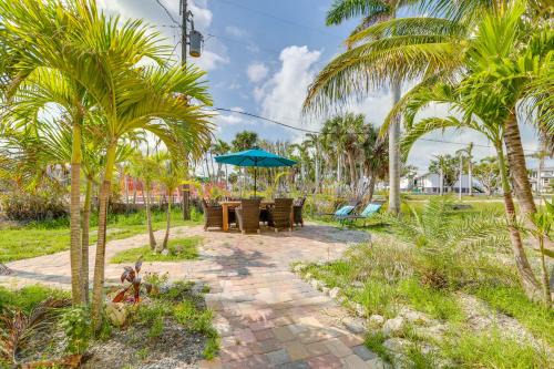 Walk to Beach Family Retreat in Fort Myers Beach!