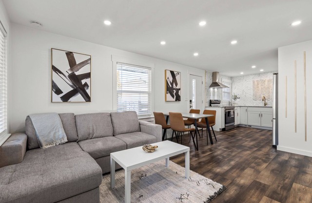 Walk to BSU & Downtown-Modern