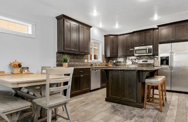 Walk to BSU in minutes via greenbelt!