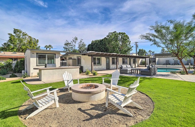 Walk to Downtown Palm Desert: Home w/Pool Access