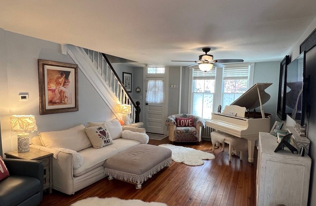 Walk to everything! Downtown Historic Annapolis “Arts District”