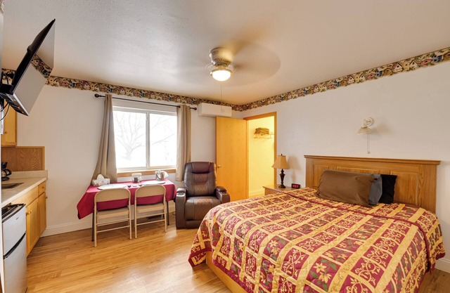 Walk to Golf Course: Cozy Malta Studio!