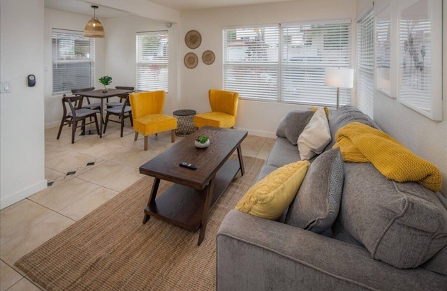 Walk to Historic Old Town San Diego, cute 1 bedroom 1 bath, single story home.