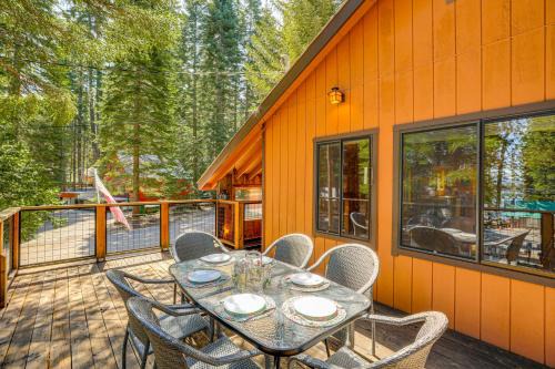 Walk to Lake Almanor Prattville Cabin with 2 Decks!