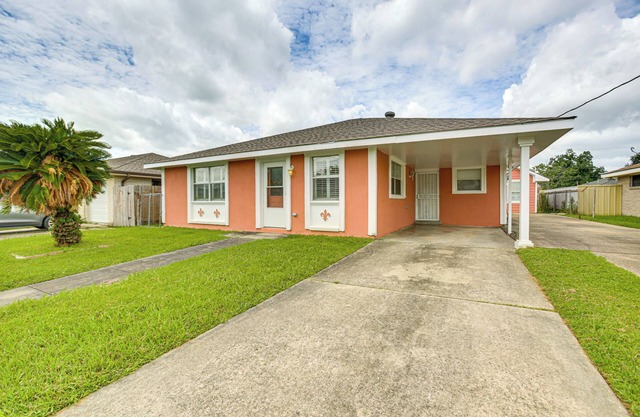 Walk to Lake & Dining: Remote Working Hub w/Patio