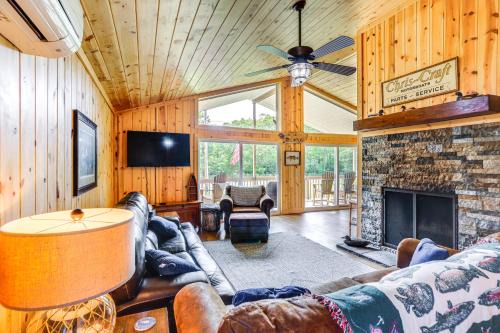 Walk to Lake Kelleys Island Gem with Deck!