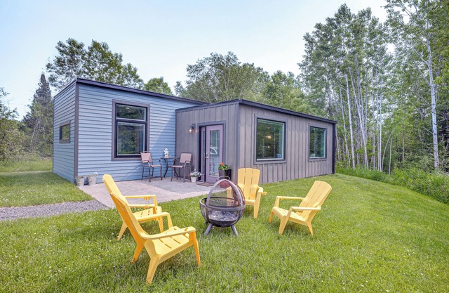Walk to Lake Superior & Beach: Modern Retreat