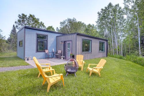 Walk to Lake Superior and Beach Modern Retreat