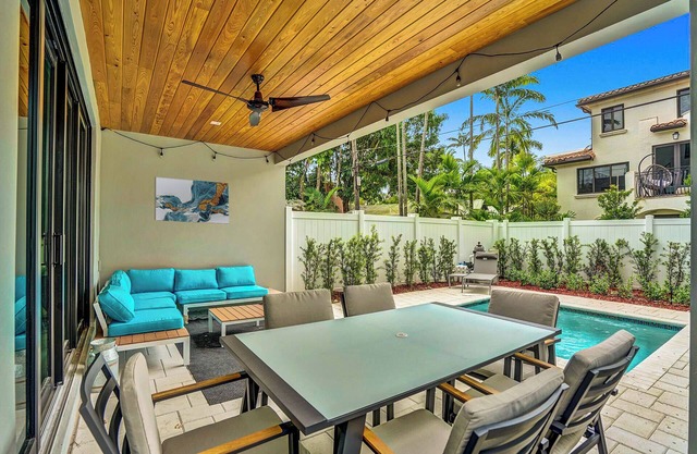 Walk to LasOlas | 4BR | Htd Pool | 5 mins to Beach