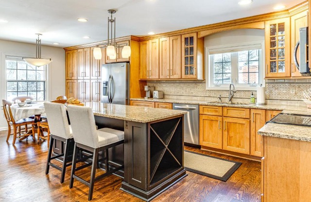 Walk to Main St and Parks Zionsville Village Home