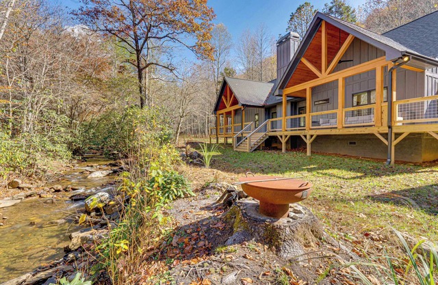 Walk to Nantahala Forest: Mtn-View Creekside Haven
