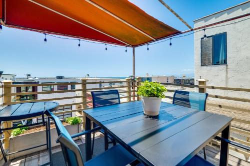 Walk to Ocean Manhattan Beach Home with Deck