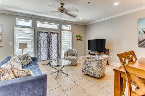 Walk to Ocean Myrtle Beach Townhome with Balcony!