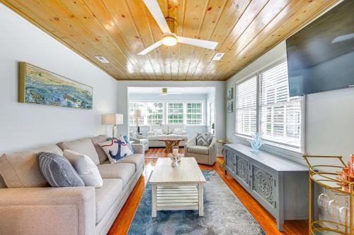 Walk to Ocean Pearl Cottage in Atlantic Beach