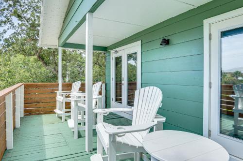 Walk to Ocean Unit with Deck in Fernandina Beach!