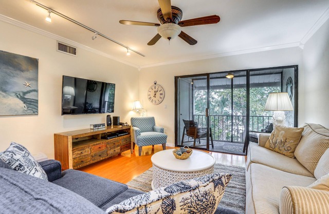 Walk to Shore: Bradenton Beach Condo w/Balcony!