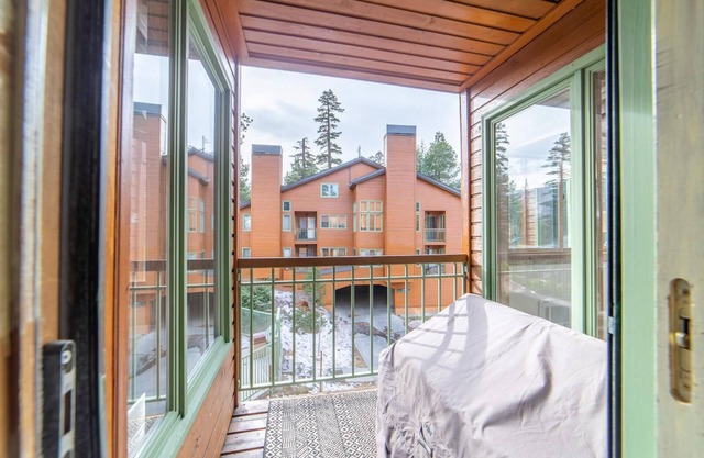 Walk to Ski, Modern, Rustic Mammoth Condo w/Mountain Views & Spa - #490