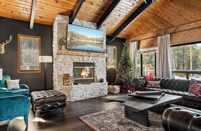 Walk to Snow Summit Full Remodel + ski & board wax station 3 Bd + loft Sleeps 10