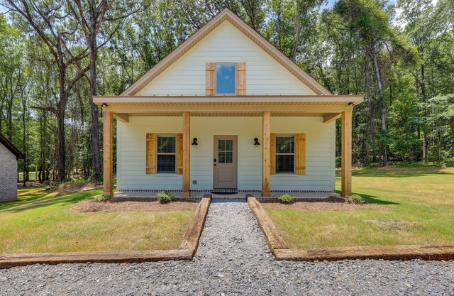 Walk to Sports Complex: Home in Millbrook!