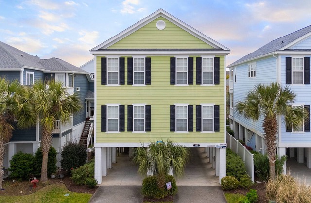 Walk to the Beach 6 BR Beach House with a Private Pool! 4 Family Fun