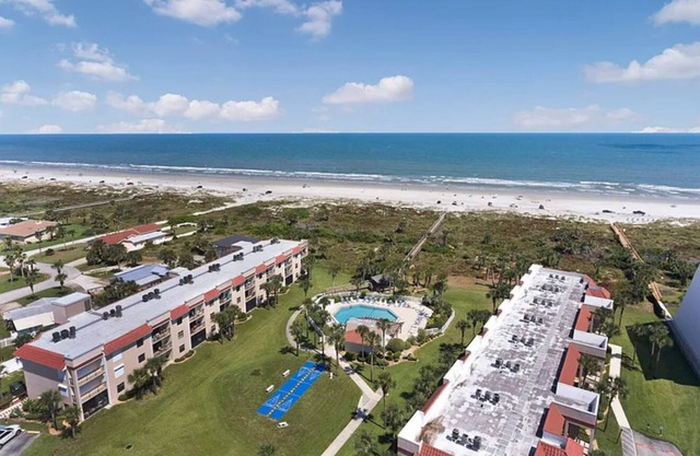 Walk To The Beach and Restaurants with Pools, Tennis and BBQ