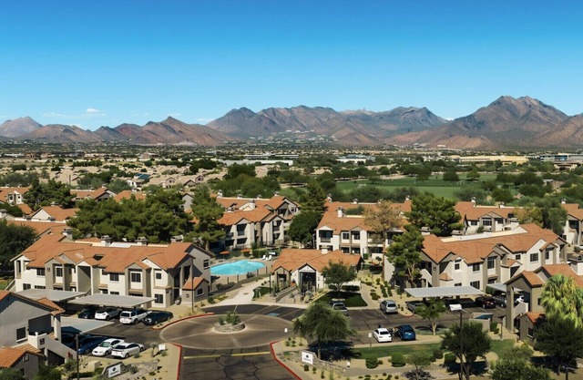 Walk to TPC: 2BR w/Pool, Hot Tub & Sports Courts!