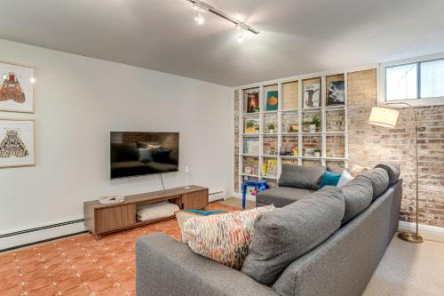 Walkable Apt with Off-Street Parking in Cheesman!