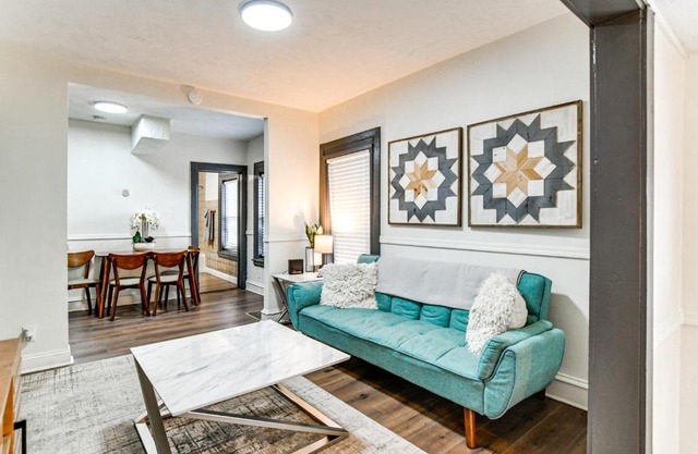 Walkable Location Welcoming Unit in Omaha