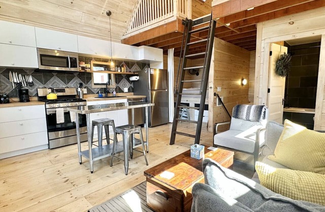 Walkable Studio in Downtown Bar Harbor [Sea Smoke]