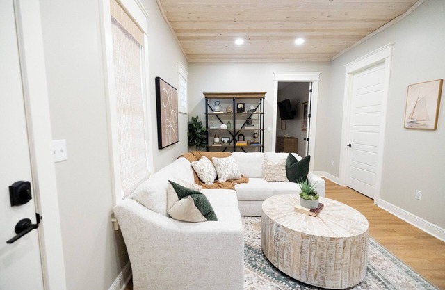 Walkable thru Historic District and Downtown