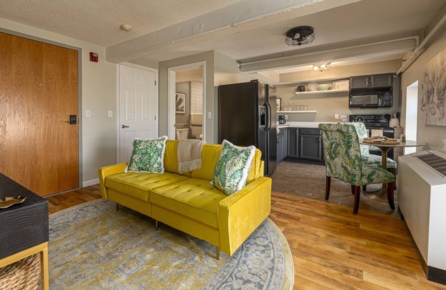 Walking Distance to Campus, Food & Entertainment!