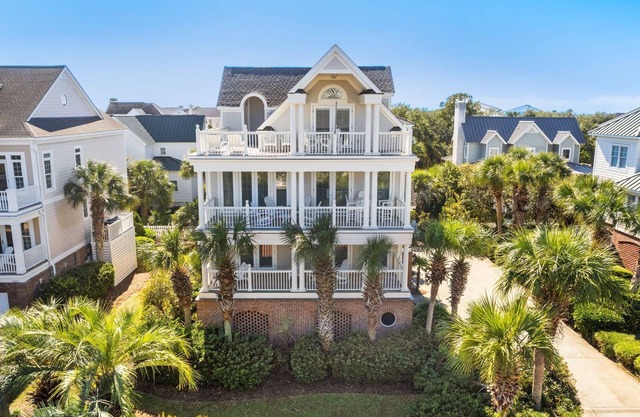 Walking distance to the beach in conveniently located Ocean Park