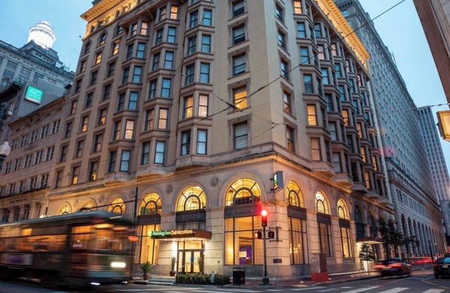 Walking distance to Superbowl! 1-BR resort w/pool & fitness room, downtown N.O