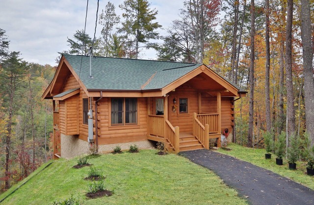 Walking Distance to Pool, Putt Putt, Fishing, Ping Pong & more!