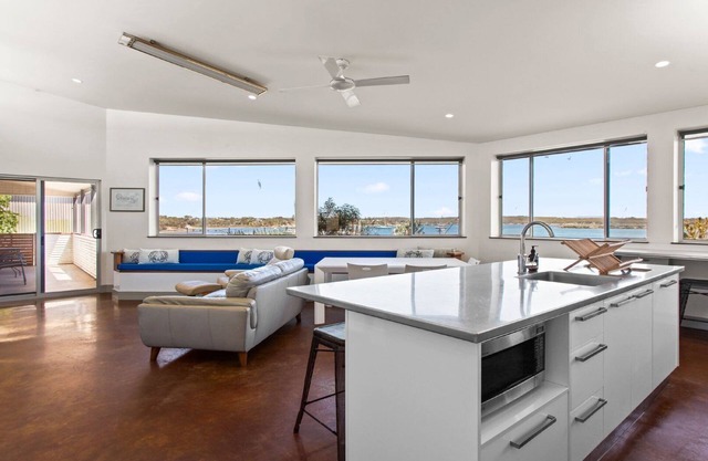 Walshy's Shack is a Sensational Holiday Home overlooking the Town Jetty