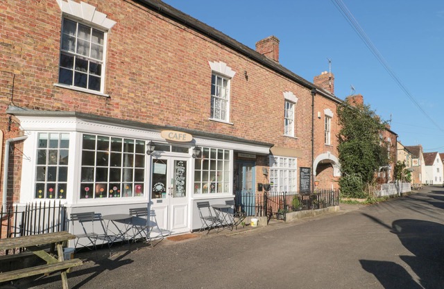 WARDS COURT 2, family friendly, with a garden in Frampton On Severn