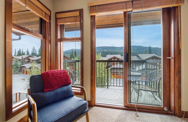 Warm and Beautiful Woodhaven Townhome at Sun Peaks
