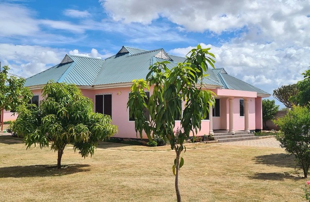 Warm and Cozy 4 bedroom bed and breakfast Inn in serene Itega