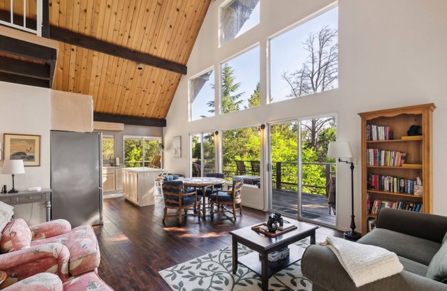 Warm and Cozy Mountain and Lake View Haven by RedAwning