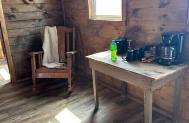 Warm and Cozy Upstairs Apartmentn