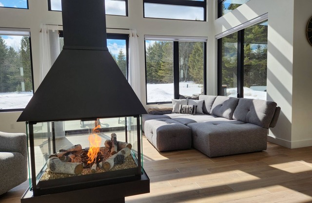 Warm, luxurious chalet with spa/massage chair