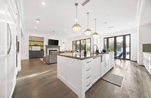 Warner: Lux 5BR LA Villa w/Pool & Fire Pit