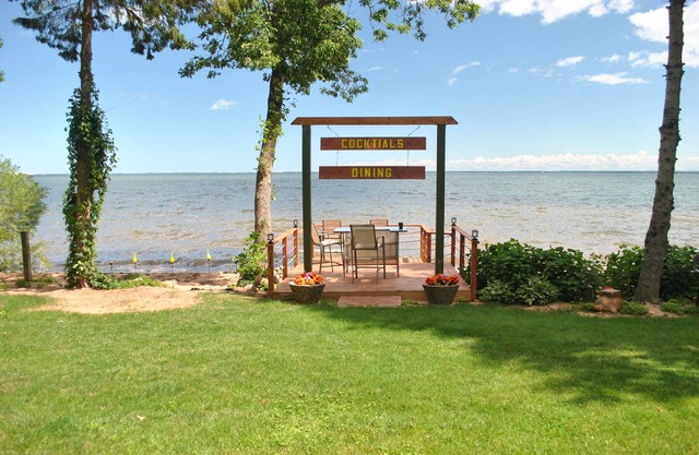Washburn Beach House. Private Beach, 11.6 Miles from Bayfield!