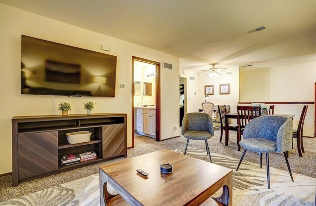 Washer/Dryer. Dishwasher. A/C. Pets. Corner Apt.