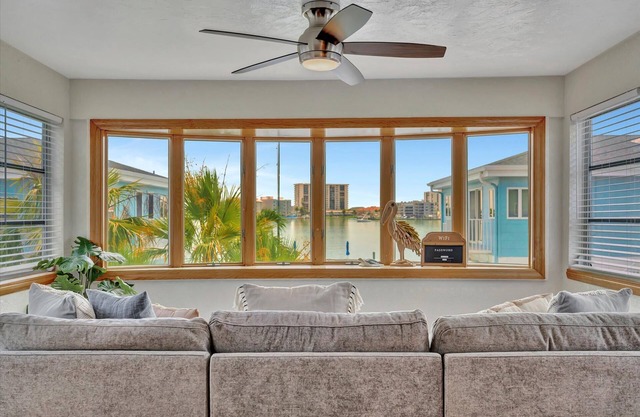 Watch the dolphins! Waterview, 2-bed, Heated pool!