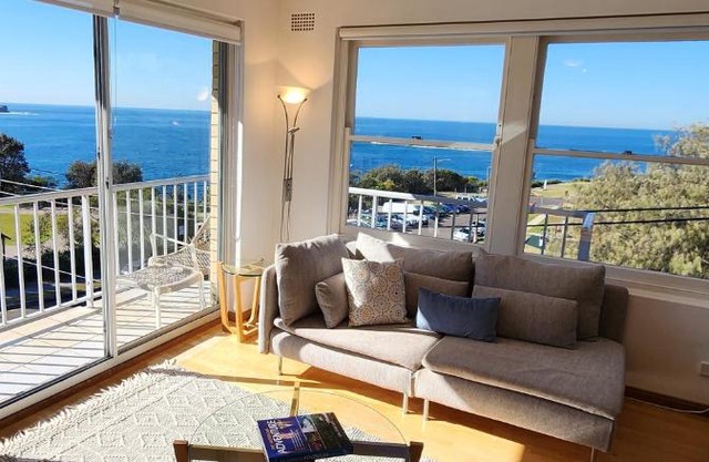 Watch The Sunrise Over Coogee 2 Bedrooms+Garage